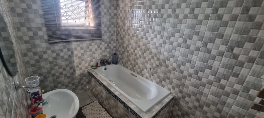 4 Bedroom Property for Sale in Amalinda Eastern Cape